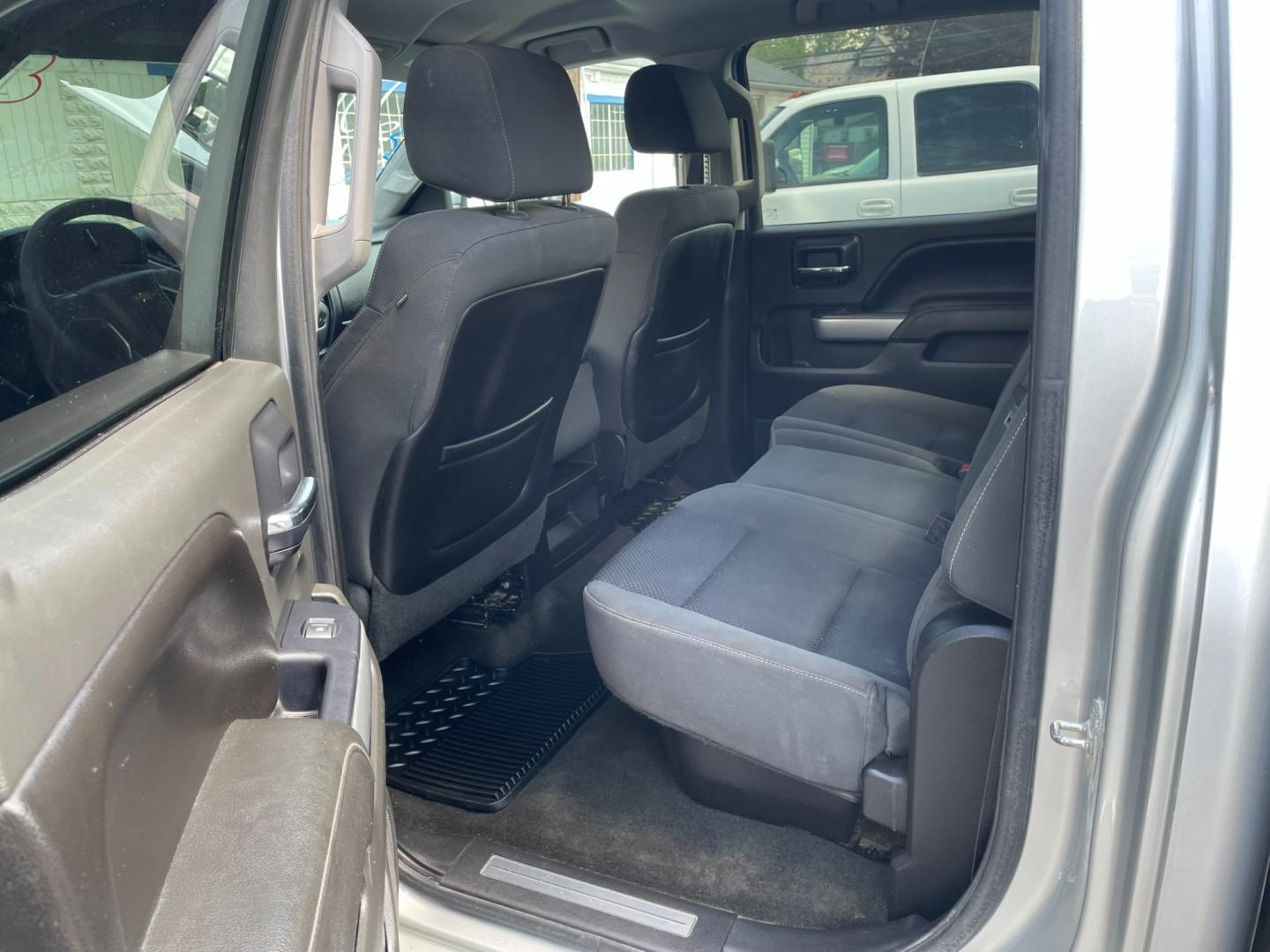 2015 silver /black Chevrolet Silverado 1500 LT Crew Cab 4WD (3GCUKREC5FG) with an 5.3L V8 OHV 16V engine, 6-Speed Automatic transmission, located at 101 N. Main Street, Muncy, PA, 17756, (570) 546-5462, 41.207691, -76.785942 - Photo#6